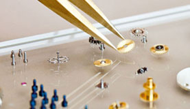 郑州爱彼指定维修门店打开表壳